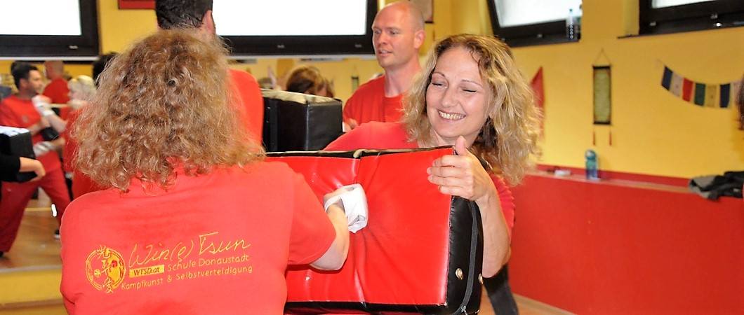 Training für kräftige Fauststöße zum Selbstschutz